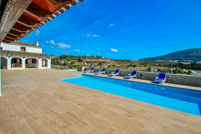 Rosalia - holiday home with panoramic view and private pool in Teluda