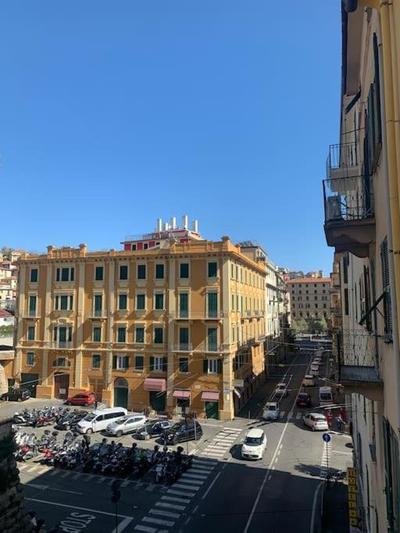 CasAurora - apartment 20steps from 5 terre train station in La Spezia