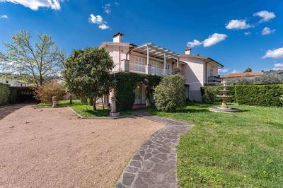 Ponte a Moriano Villa with Private Parking&Garden!