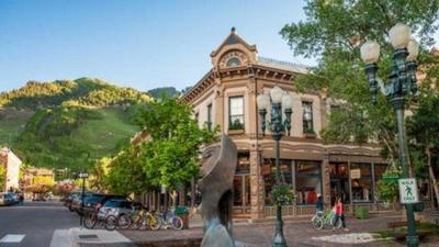 Luxury 2 Bedroom Downtown Aspen Vacation Rental With Access To A Heated Pool, Hot Tubs, Game Room And Spa