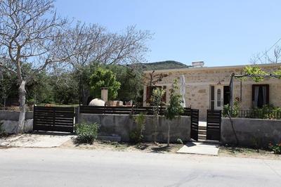 Cretan cottage of 1900 with beautiful olive yard