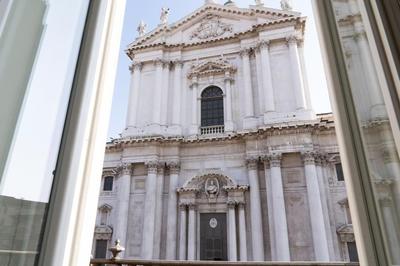Piazza Duomo Cathedral View