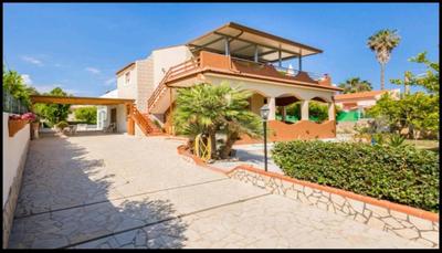 Charming Apartment in Avola with Sea View