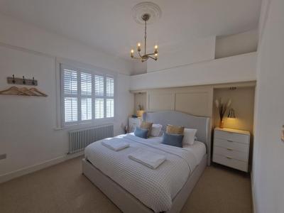 South Coast Beach Holiday Home-3 BED-GF-Sleeps 6-Free Parking-Walk to Beach-Private Garden- Families-Professional Groups-Contractors WELCOME