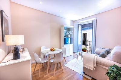 For you Rentals Elegante y colonial Apartamento TEMPORAL en Malasaña MAD283