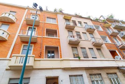 Central cozy apartment close to Metro