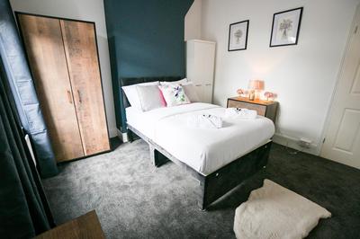Clarice House by YourStays, 3 bedroom house by University of Staffordshire