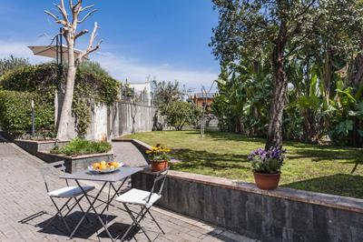 City Cottage with Garden & Pool by Wonderful Italy