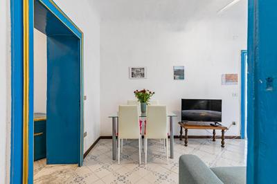 Piazza Pretoria & Quattro Canti Roomy Flats with Balconies