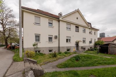 City Center Studio with Private Parking