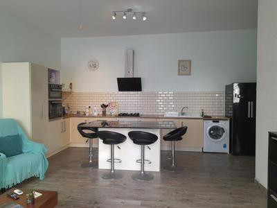 Large, Spacious 3 Bedroom Apt Near the Sea