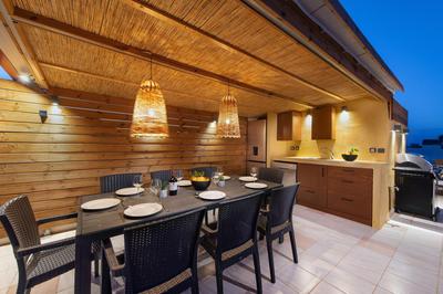 A Unique 3-4 bedrooms house in OLD TOWN