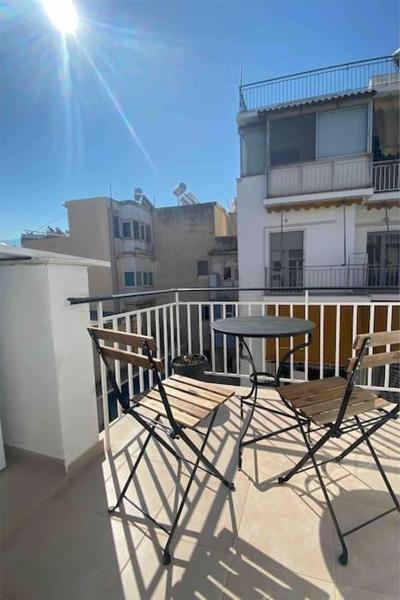Comfy & Lightful Apartment close to Athens Center