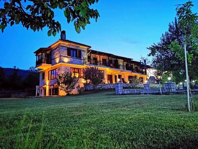 hostel lake plastira