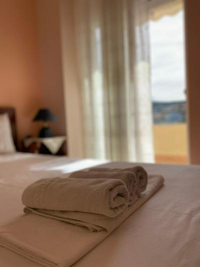 Sentris Spacious Seaside Apartment with Balcony & Parking