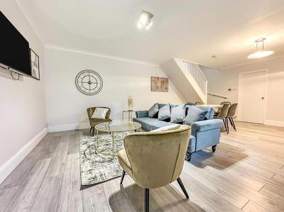 New Cosy Luxury 3 Bedroom House in Battersea London