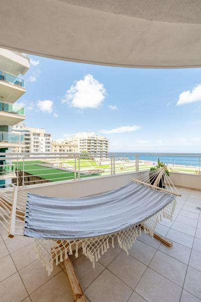 Luxury Shared Apt w sea view & sunrise in Sliema