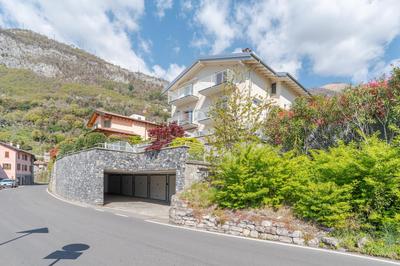 Lake Como Apartment with Balcony and Private Parking