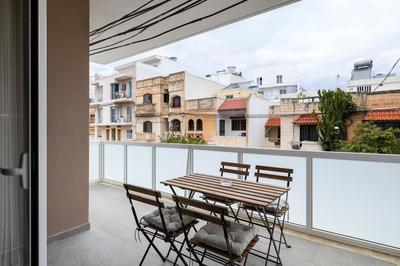 Modern 3BR Stylish Apartment with large Balcony - Close to St Julians and St Georges Bay