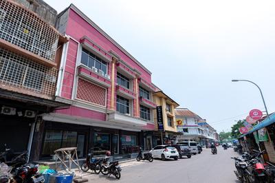 Urbanview Hotel Crystal Nagoya Batam by RedDoorz
