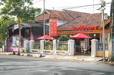 RedDoorz Plus @ Alun Alun Nganjuk