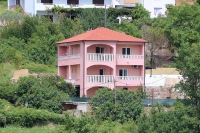 Villa with swimming pool and game room
