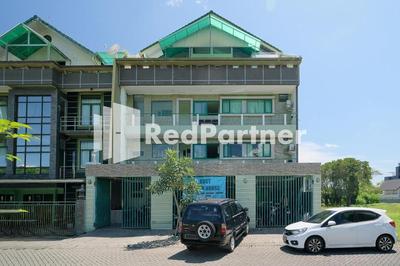 Pondok Hijau Syariah Mitra RedDoorz At Citraland Surabaya