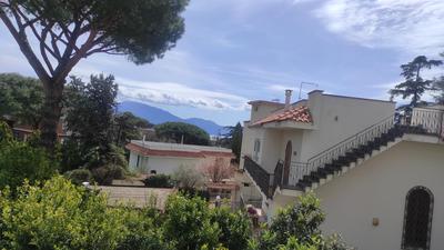 Sakura house near Vesuvius, Herculaneum and Pompeii free parking