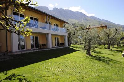 Casa Guarnati Lake View Apartments