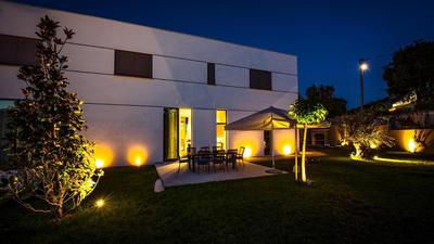 A modern villa in Zmijavci with a gym, tennis and basketball court