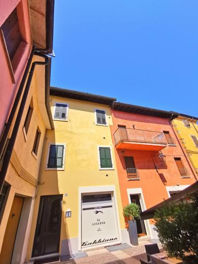 Old Town Apartment with Terrace - Live Love Lake