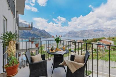 Apartment Boka with Sea View