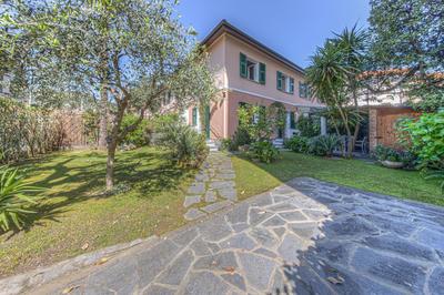 VILLA TORETTI Centro, Relax e Parcheggio Privato