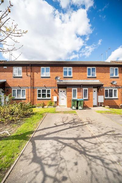 Stylish 3 bed house, large garden, Parking, WiFi - Esho Stays