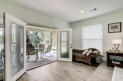 Kingwood Cottage - 10 mins from IAH - Lake Front