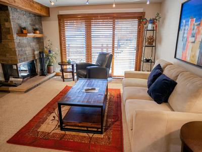 Lift One Condominiums - 1, 2, 3 Bedroom Units Adjacent To Downtown Aspen