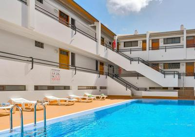 Stylish flat and pool with 3 rooms, sleeps 6, Los cristianos