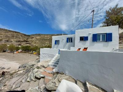 House on the rocks in Malli beach