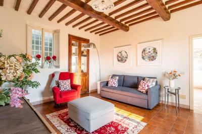 * Farmhouse with views * Walk to everything