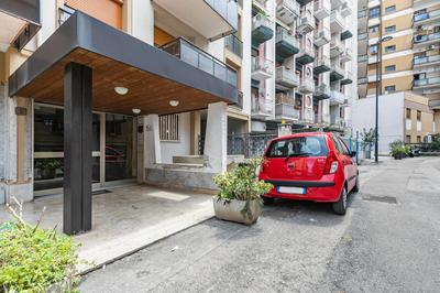 Via Libertà Roomy Apartment