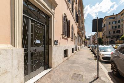 4-rooms flat at Vatican