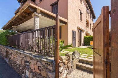 GuestHost - Porto Rotondo Apt w Parking and Veranda