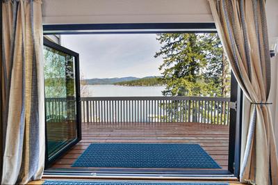 Huvila Haven Lake Front Home with Dock and Hot Tub