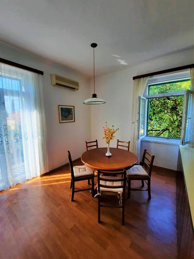 Spacious Apartment Near Old Town