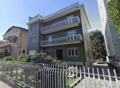 R39 Attic with Terrace and Private Parking