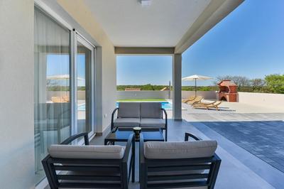 Holiday House Casia with pool