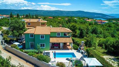 Beautiful poolside villa in Rakalj