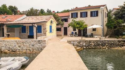 Holiday house Punta Blue & Orange 5m from the sea, island Cres