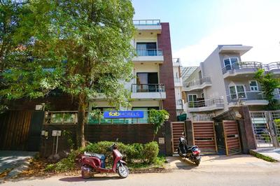 FabHotel Velvet Suites