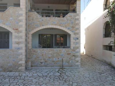Spacious apartment 3’ from beach